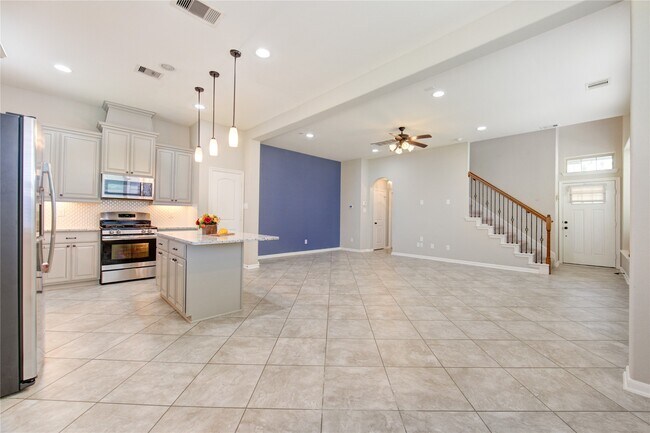 Building Photo - 12130 La Strada St