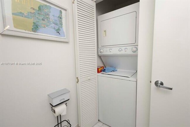 Building Photo - 888 Biscayne Blvd