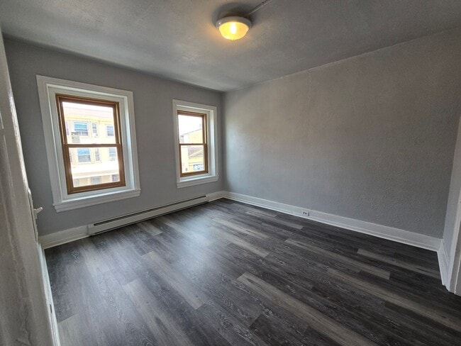 Building Photo - 216 N 6th St