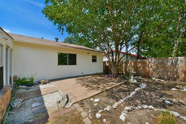 Building Photo - 8411 Romney Rd