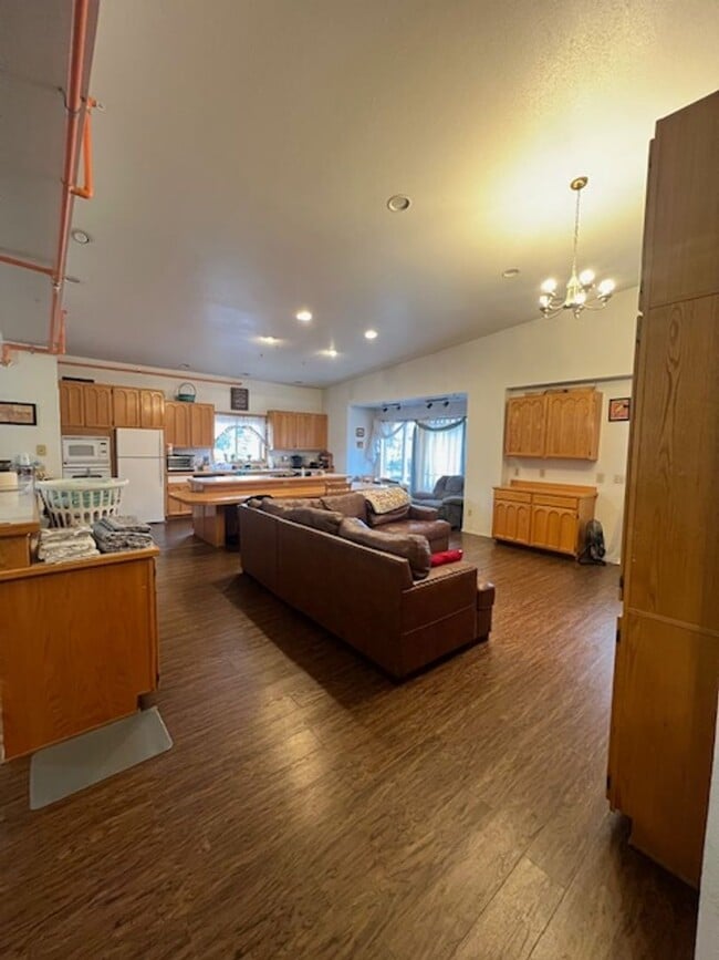 Building Photo - 917 Mill Bay Rd