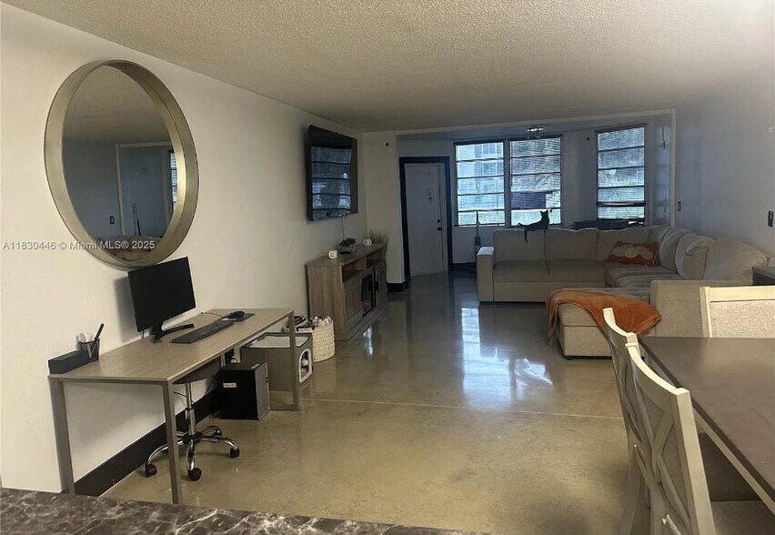 Building Photo - 1701 NE 191st St