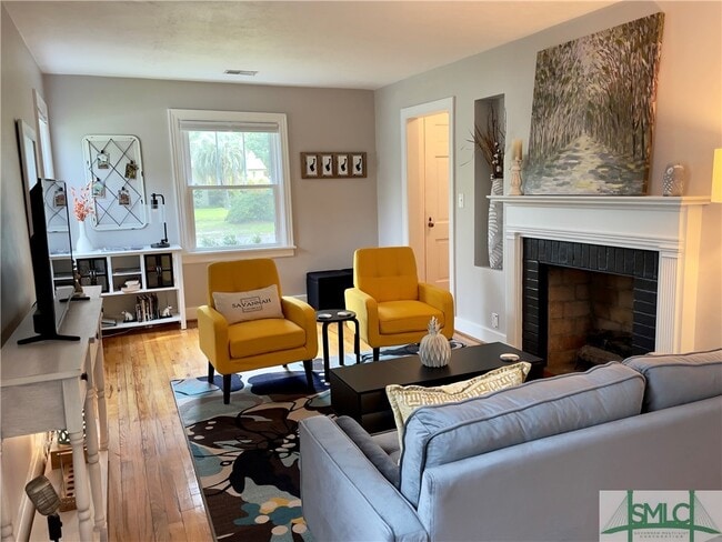 Building Photo - 240 Columbus Dr