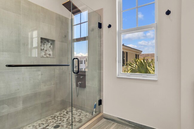 Building Photo - 581 NW 35th Ln