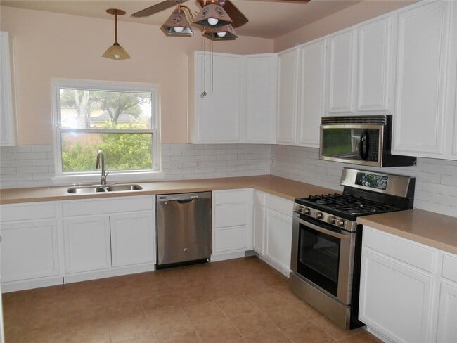 Building Photo - 6203 Faulkner Ridge Dr