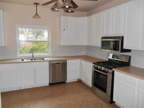 Building Photo - 6203 Faulkner Ridge Dr