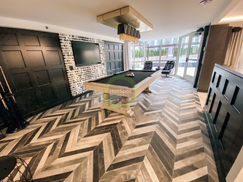 Building Photo - 11 E Delaware Pl