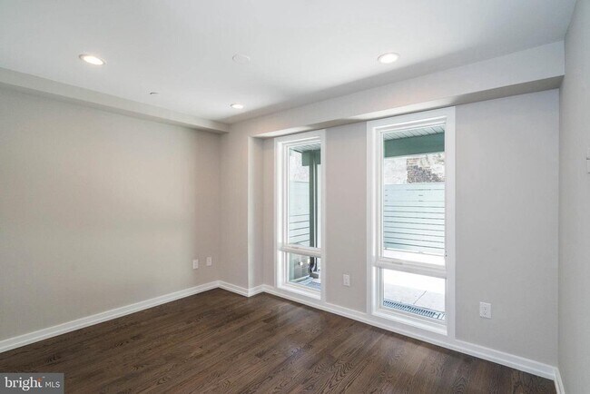 Building Photo - 1436 Clymer St