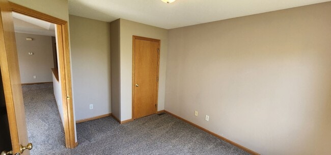 Building Photo - Beautiful 3 Bed, End Unit, Town Home for Rent
