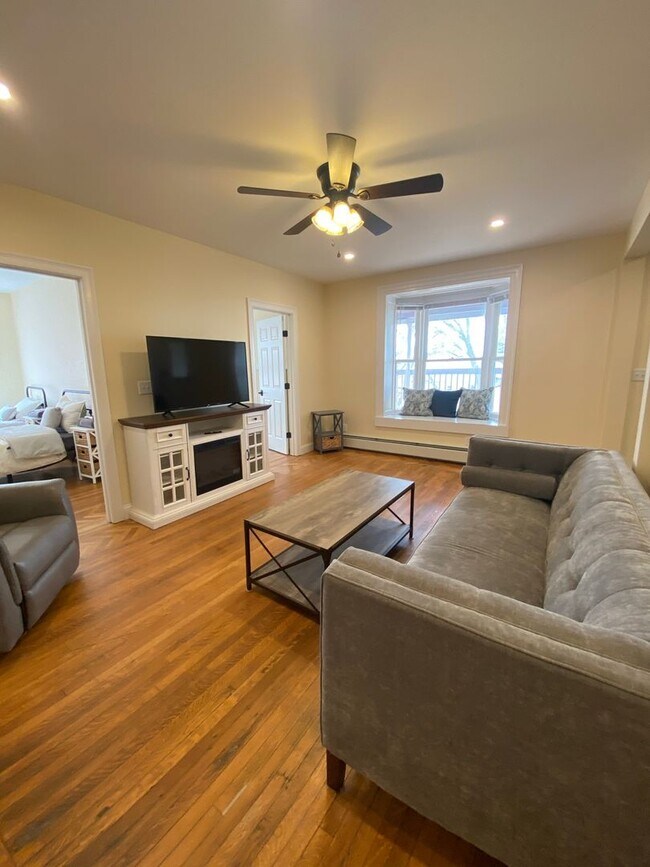 Building Photo - 416 Pearl St