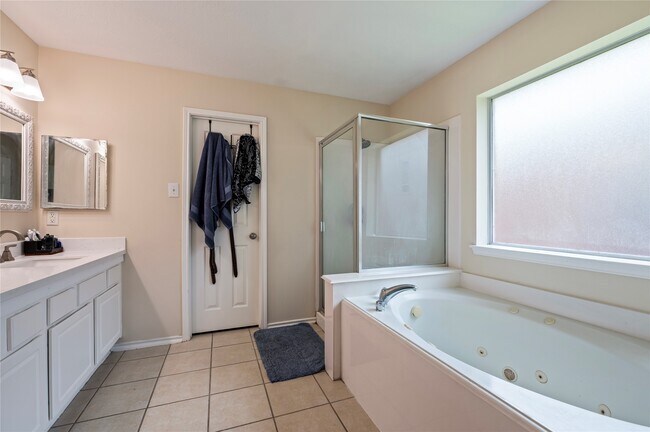 Building Photo - 13601 Trail Meadow Ln