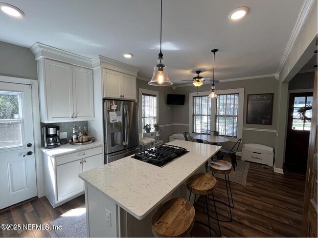 Building Photo - 4257 Longfellow St