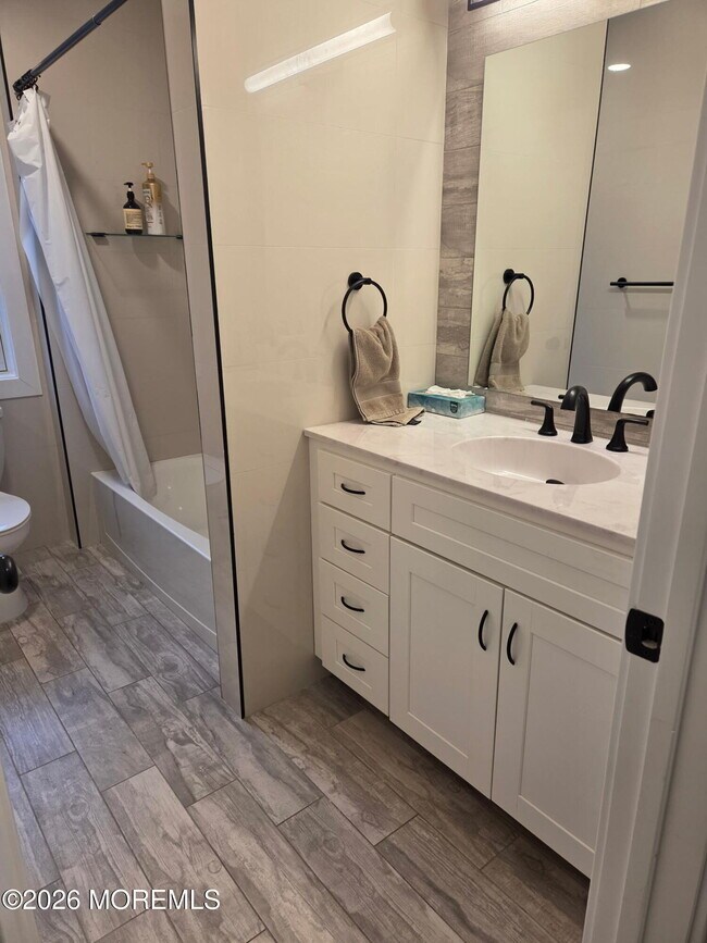 Building Photo - 475 Monmouth Pl