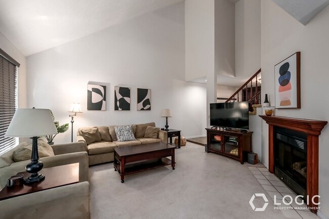 Building Photo - Fully Furnished Row End Townhome!