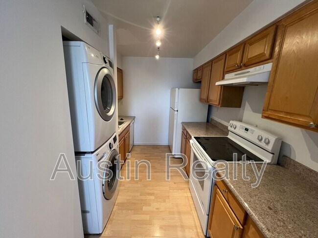 Building Photo - 4390 McPherson Ave