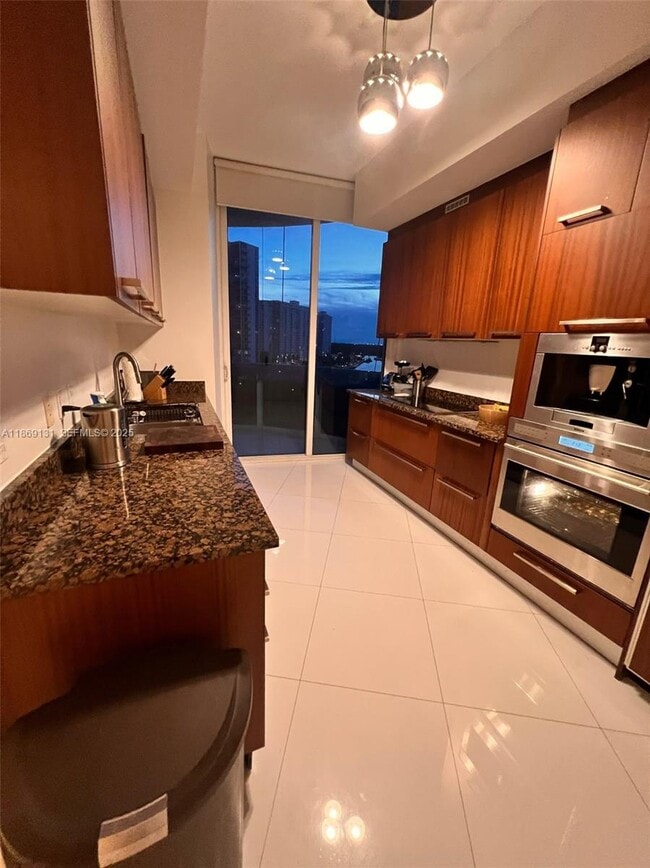 Building Photo - 15811 Collins Ave