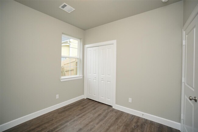 Building Photo - 1137 4th St