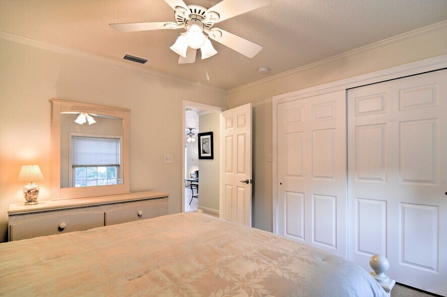 Building Photo - 5285 Coquina Key Dr SE
