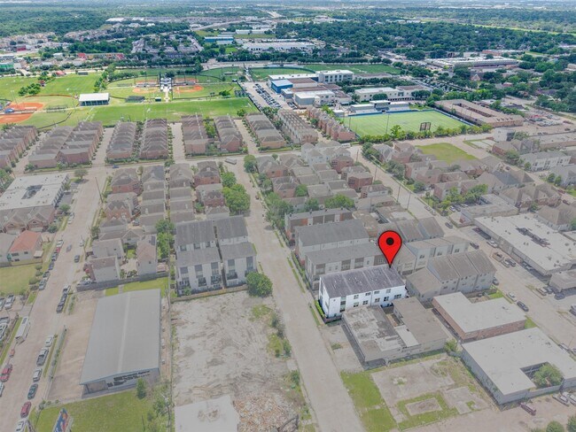 Building Photo - 9614 Riddlewood Ln