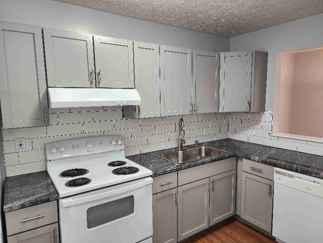 Building Photo - 807 W Spring Meadow Ct