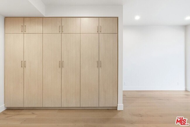 Building Photo - 515 Ocean Ave