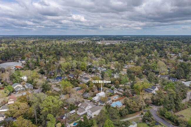Building Photo - Midtown Rental in Forest Hills