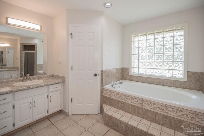 Building Photo - 5490 Oakmont Dr