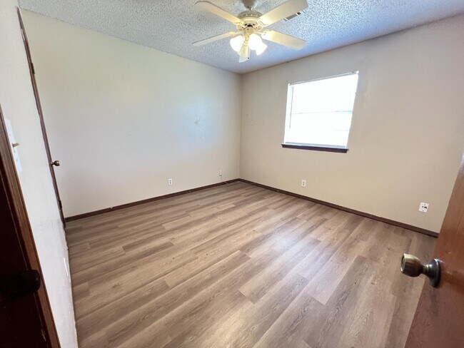 Building Photo - 121 Crawford Ct