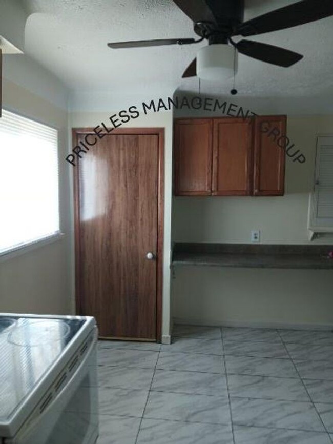 Building Photo - Section 8 Approved: 3 Bedroom, 1.5 Bathroom