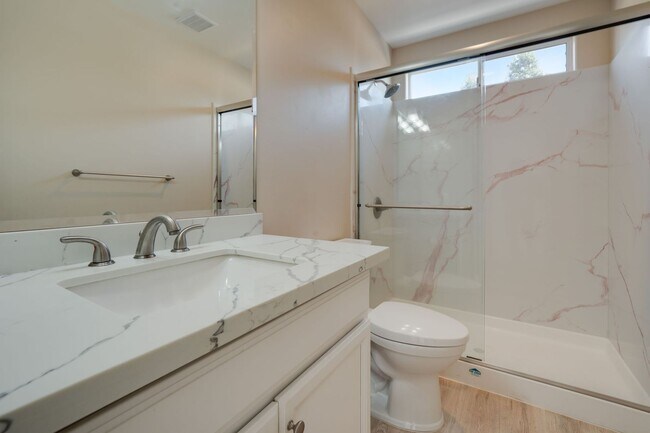 Building Photo - Spacious 3 Bed, 2 Bath Home with Acreage, ...