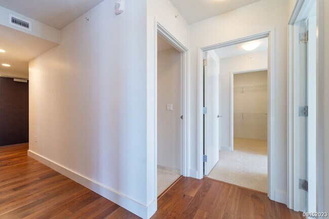 Building Photo - Waihonua 2br 2ba 2pkg (tandem) w/Storage, High Floor, Amenities (Honolulu)