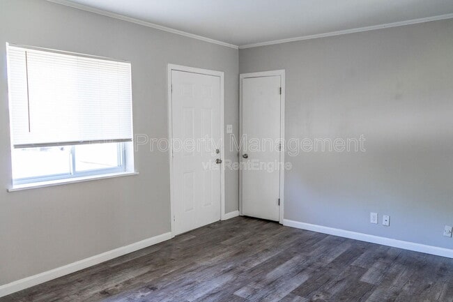 Building Photo - 112 Louella Dr