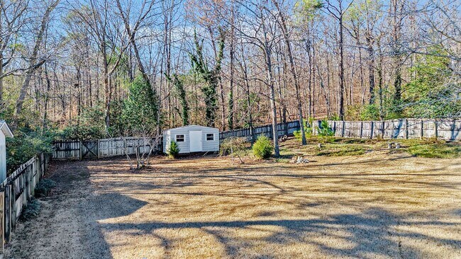 Building Photo - 908 Ryecroft Rd