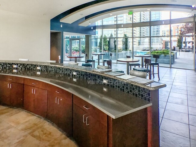 Building Photo - 1700 Bassett St