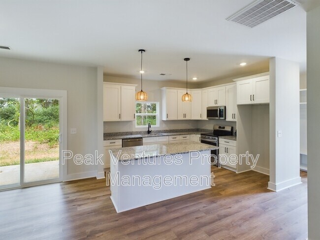 Building Photo - 113 Norbert Ln