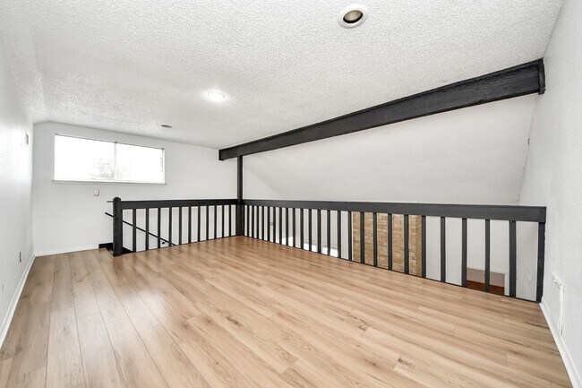 Building Photo - 6230 Grandvale Dr