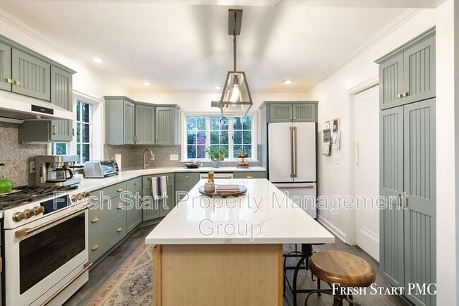 Building Photo - 28 Woodmer Ln