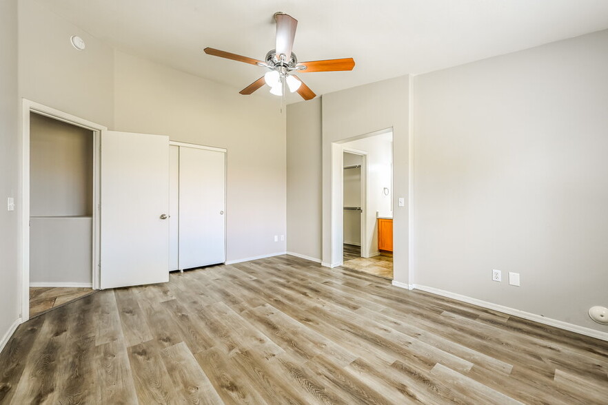 Building Photo - 9238 W Potter Dr