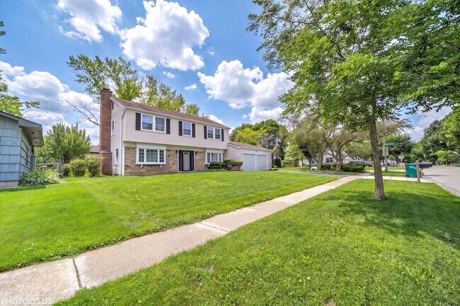 Building Photo - 1111 Plum Grove Cir