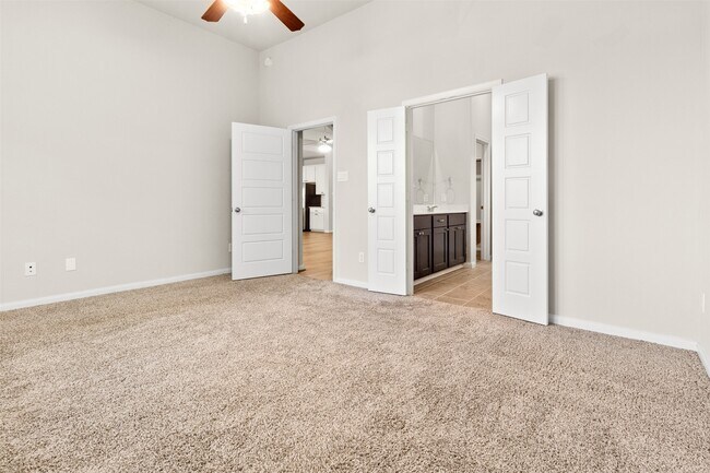 Building Photo - 25008 Calais New Ct