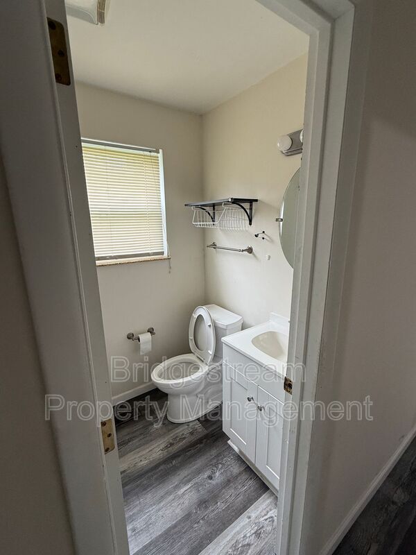 Building Photo - 4352 Sunray Rd