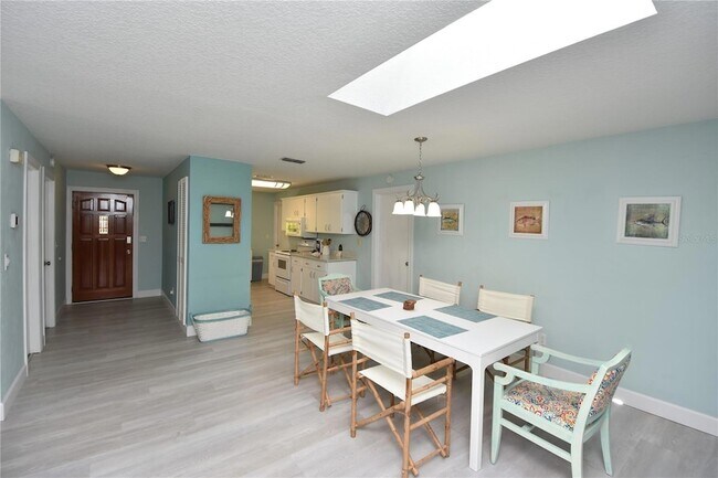 Building Photo - 59 Fallen Oak Ln