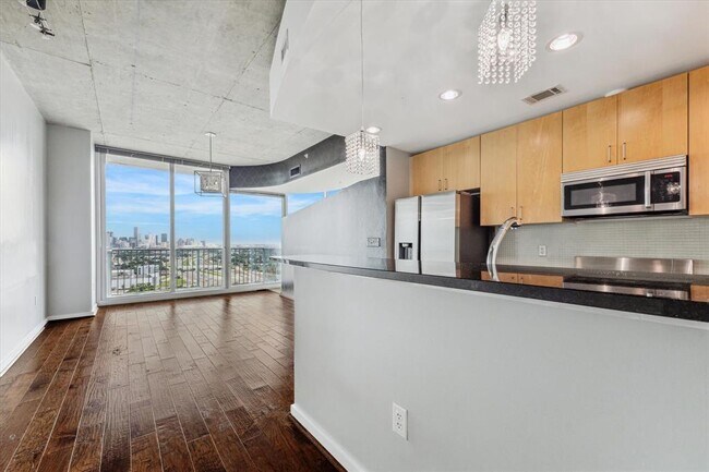 Building Photo - 5925 Almeda Rd