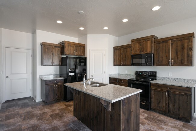 Building Photo - Beautiful Little Valley - 4 Bed 2 Bath home