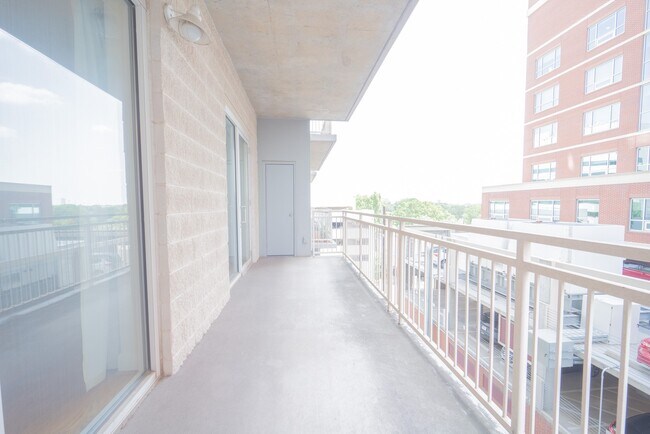Building Photo - 2520 Robinhood St