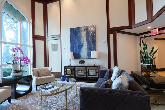 Building Photo - 411 N New River Dr E