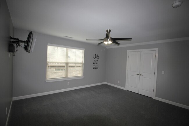 Building Photo - 8299 Tapoco Ln