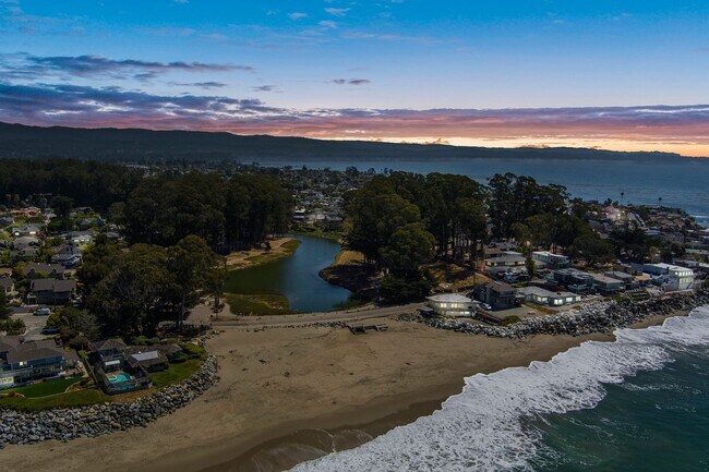 Building Photo - Oceanfront Paradise - 1BR/1BA w/ Additional Sleeping areas  Monthly Rental in Santa Cruz!  Fully ...