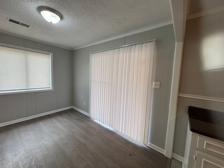 Building Photo - 837 Carrolton Rd