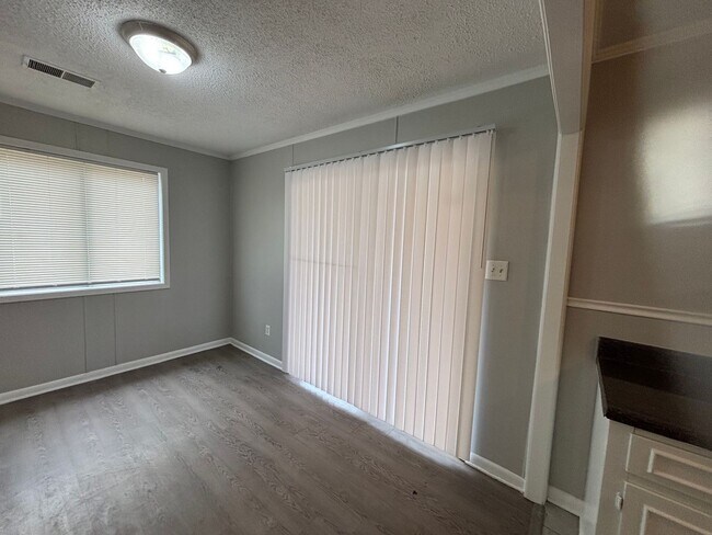 Building Photo - 837 Carrolton Rd